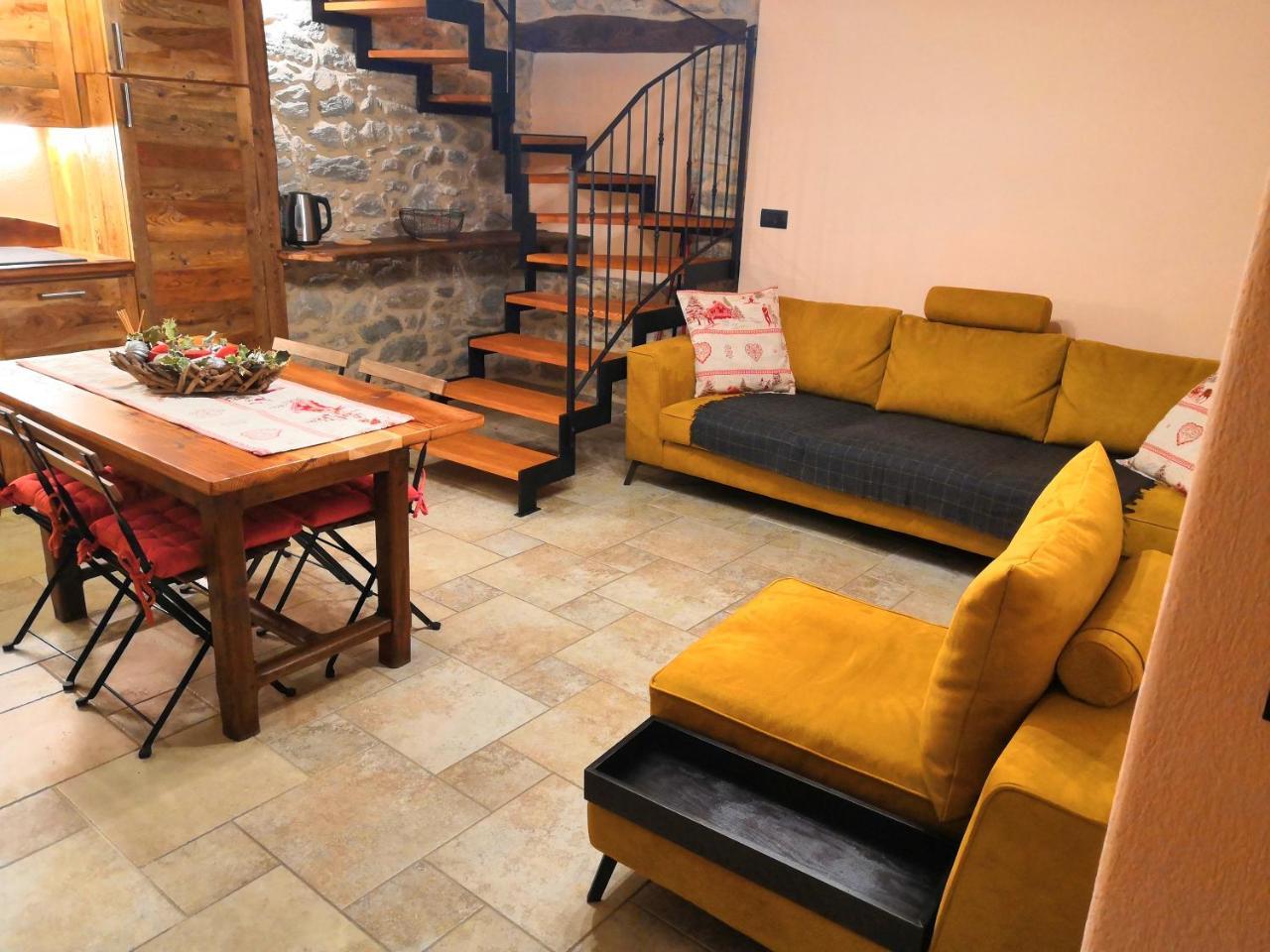 Apartamento Souvenir De Tsaneli Roisan